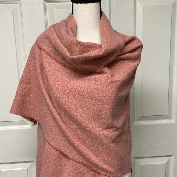 NWT Old Navy Oversized Scarf. Peach Rose. 76 in x 30 in - Picture 11 of 11